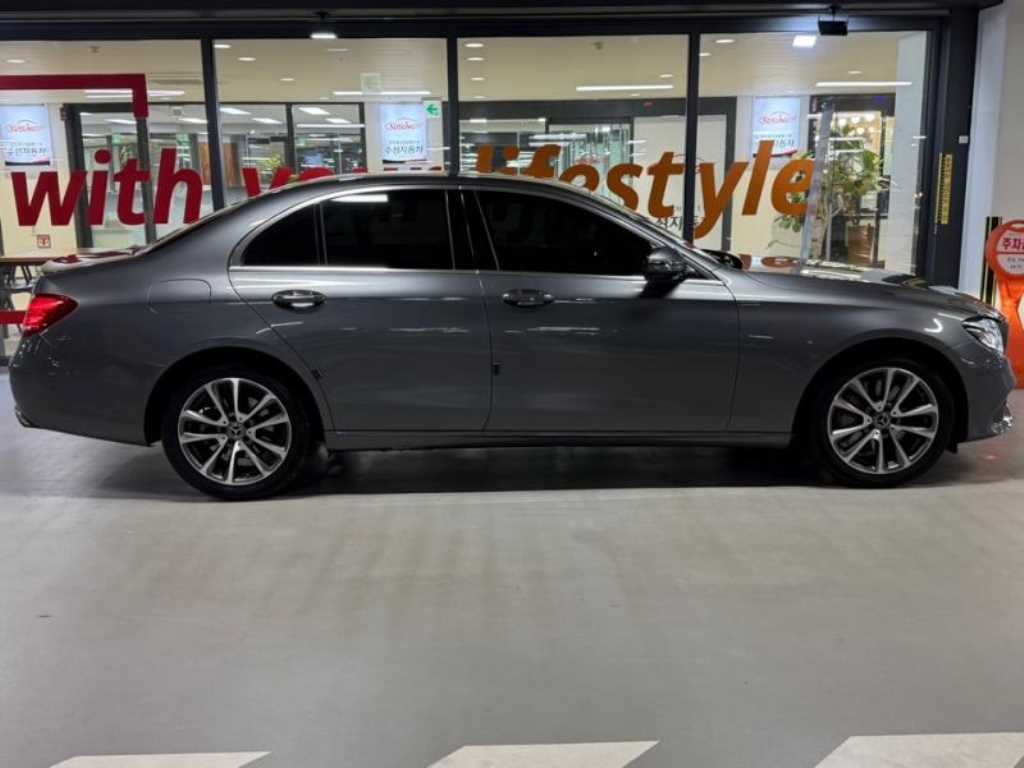 벤츠 E 클래스 E-클래스 W213 E300 4MATIC 아방가르드 이미지 3