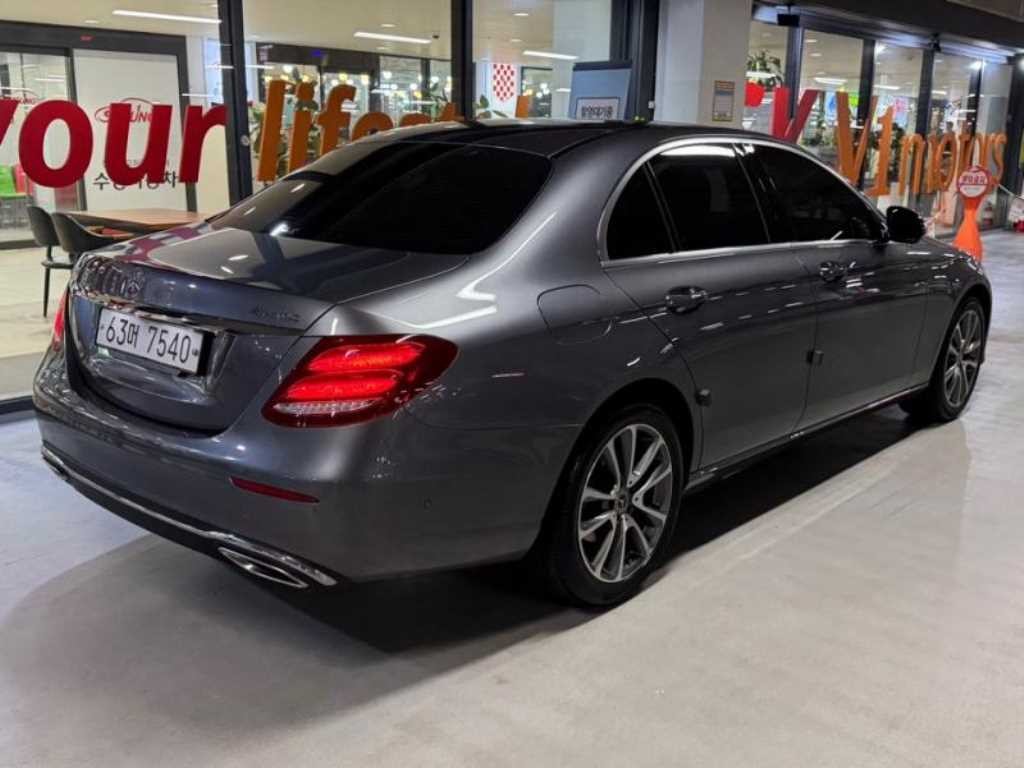 벤츠 E 클래스 E-클래스 W213 E300 4MATIC 아방가르드 이미지 4