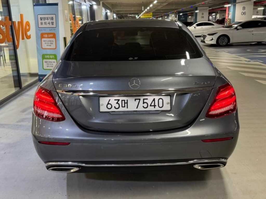 벤츠 E 클래스 E-클래스 W213 E300 4MATIC 아방가르드 이미지 5