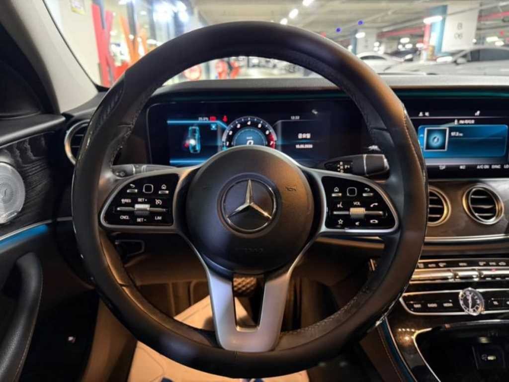 벤츠 E 클래스 E-클래스 W213 E300 4MATIC 아방가르드 이미지 8