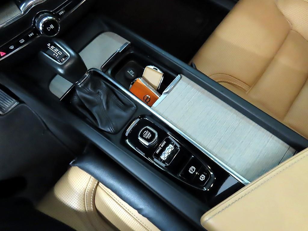 볼보 XC60 XC60(2세대) D5 AWD 인스크립션 이미지 10