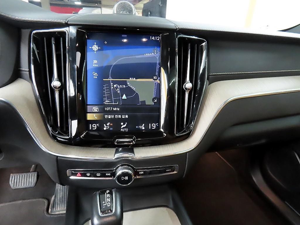 볼보 XC60 XC60(2세대) D5 AWD 인스크립션 이미지 13