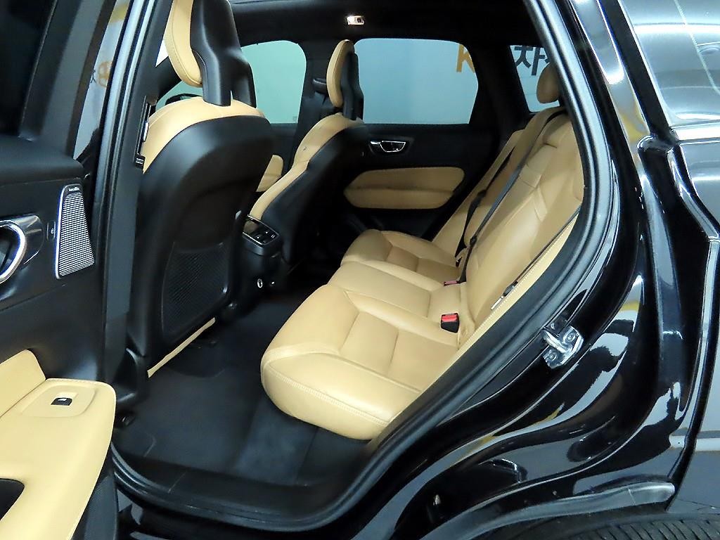 볼보 XC60 XC60(2세대) D5 AWD 인스크립션 이미지 6
