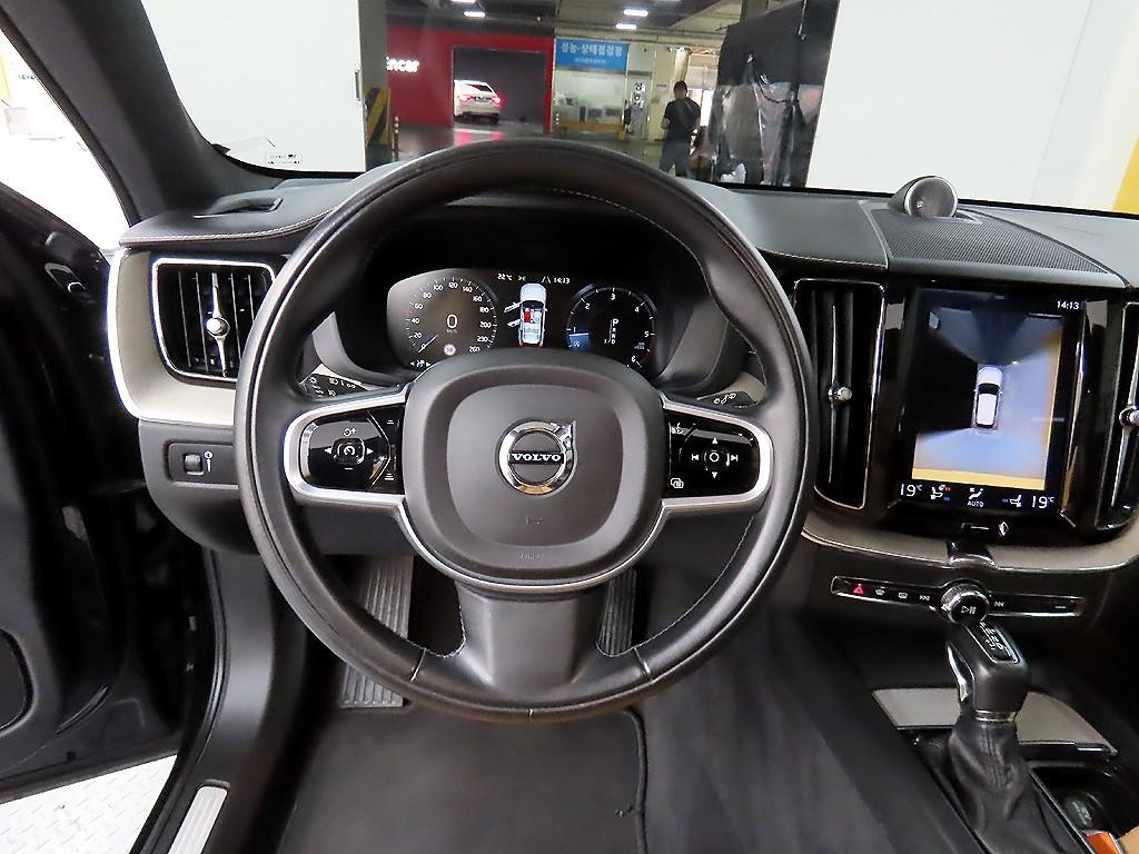 볼보 XC60 XC60(2세대) D5 AWD 인스크립션 이미지 9