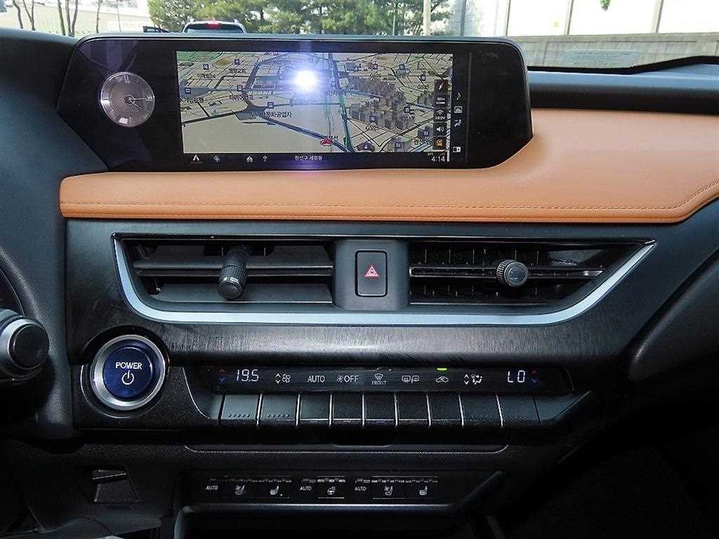 렉서스 UX UX 250h 2.0 AWD 이미지 13