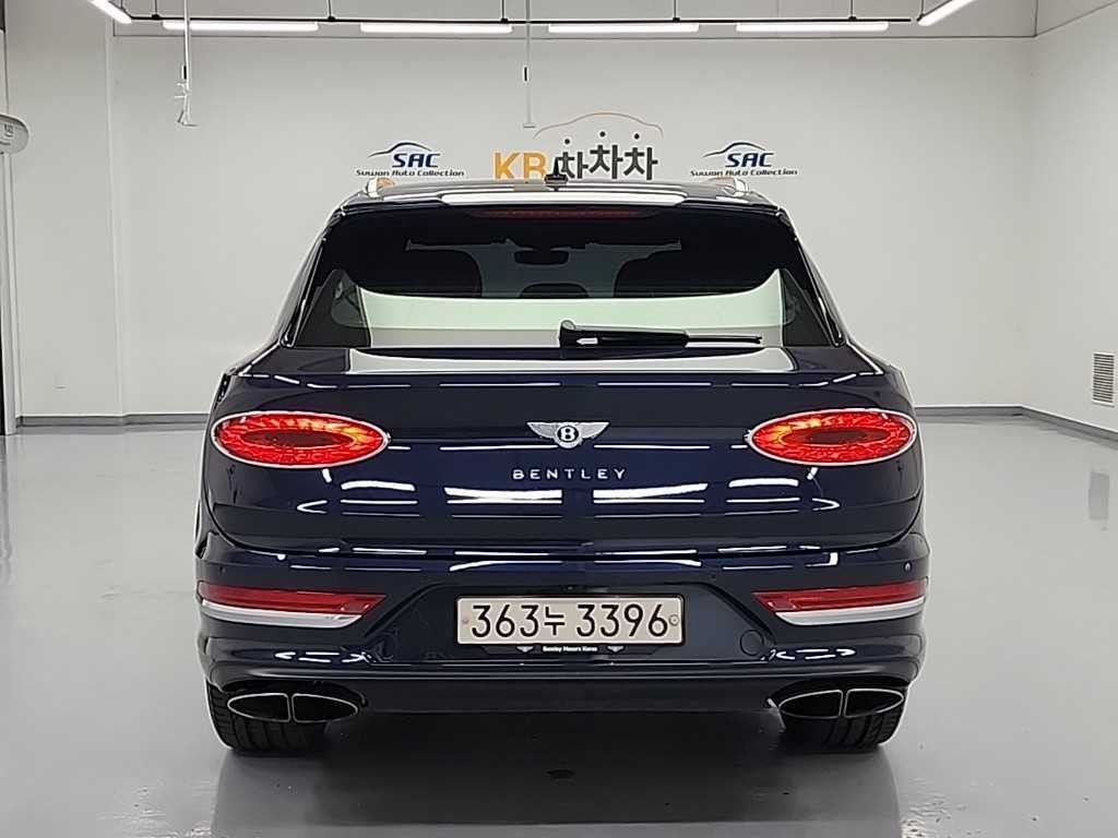 벤틀리 벤테이가 4.0 V8 이미지 2
