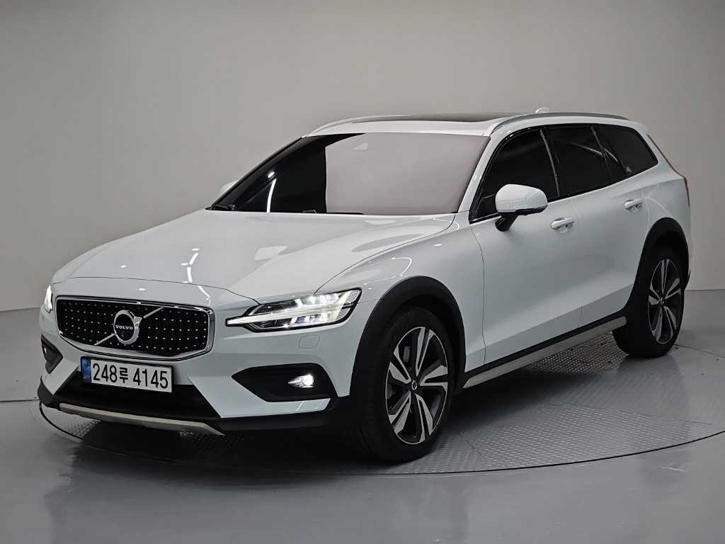 볼보 V60 V60 크로스 컨트리 2세대 2.0 B5 프로 AWD 이미지 1