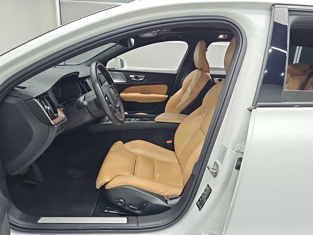볼보 V60 V60 크로스 컨트리 2세대 2.0 B5 프로 AWD 이미지 11