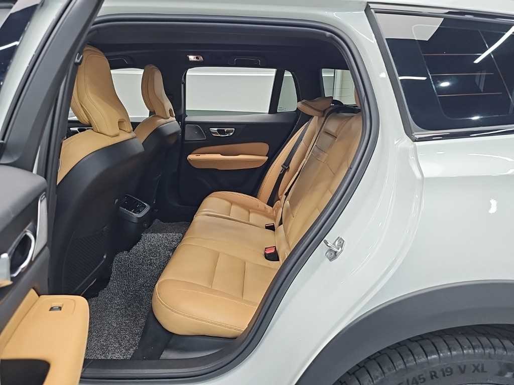 볼보 V60 V60 크로스 컨트리 2세대 2.0 B5 프로 AWD 이미지 12