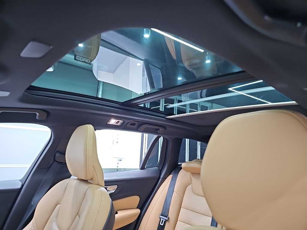 볼보 V60 V60 크로스 컨트리 2세대 2.0 B5 프로 AWD 이미지 14