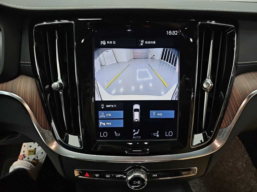 볼보 V60 V60 크로스 컨트리 2세대 2.0 B5 프로 AWD 이미지 16