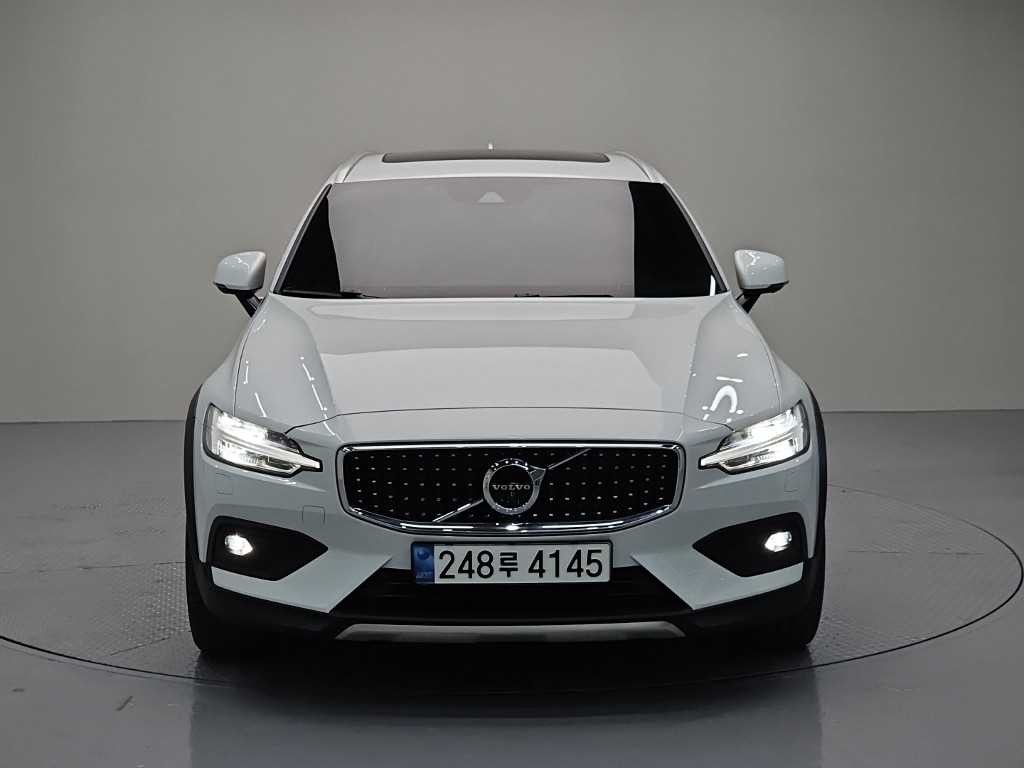 볼보 V60 V60 크로스 컨트리 2세대 2.0 B5 프로 AWD 이미지 2