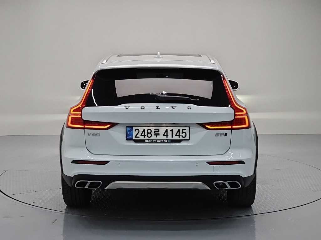 볼보 V60 V60 크로스 컨트리 2세대 2.0 B5 프로 AWD 이미지 3