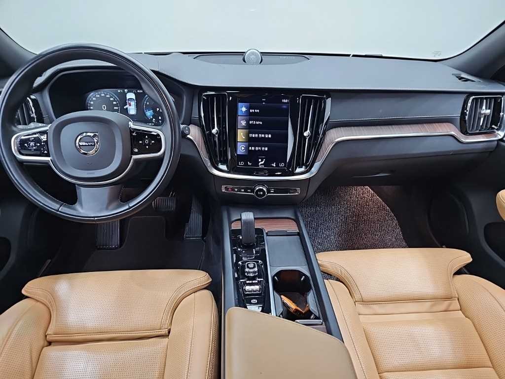 볼보 V60 V60 크로스 컨트리 2세대 2.0 B5 프로 AWD 이미지 7