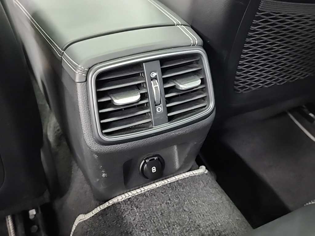 제네시스 G70 2.0T AWD 스포츠 패키지 이미지 15