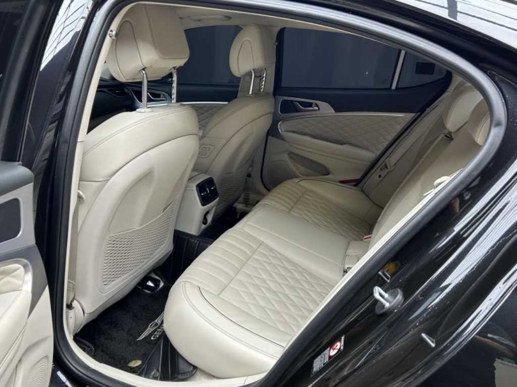 제네시스 G70 2.0T AWD 스포츠 패키지 이미지 6