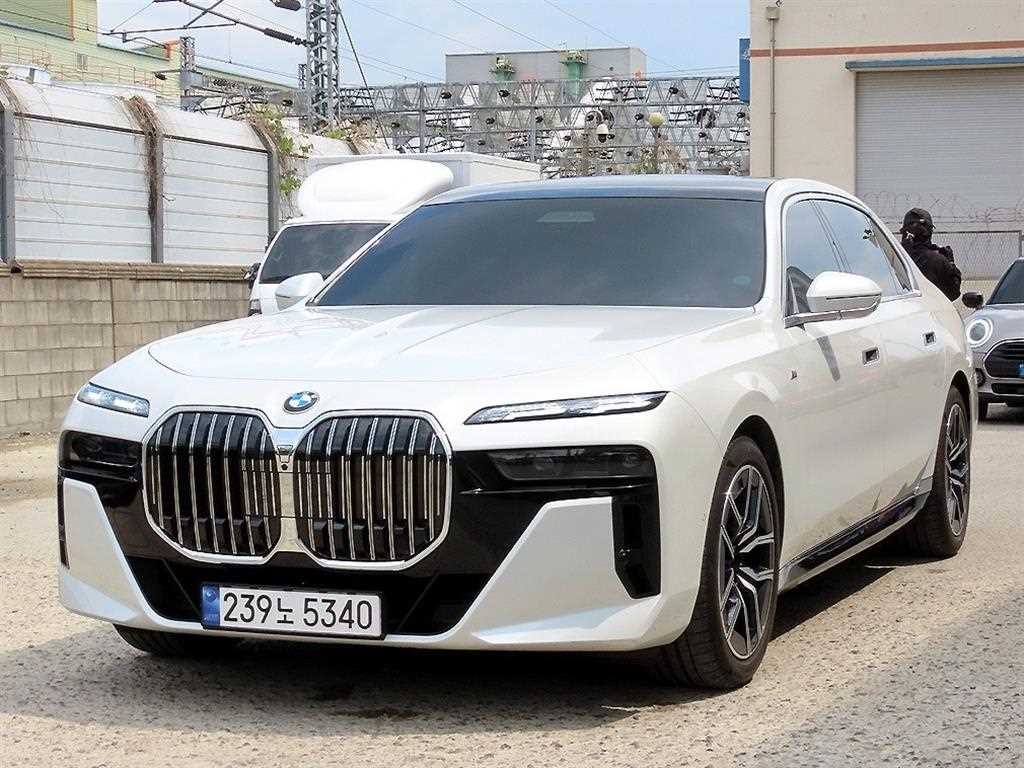 BMW 7시리즈 7시리즈 (G70) 740i sDrive M 스포츠 이미지 2