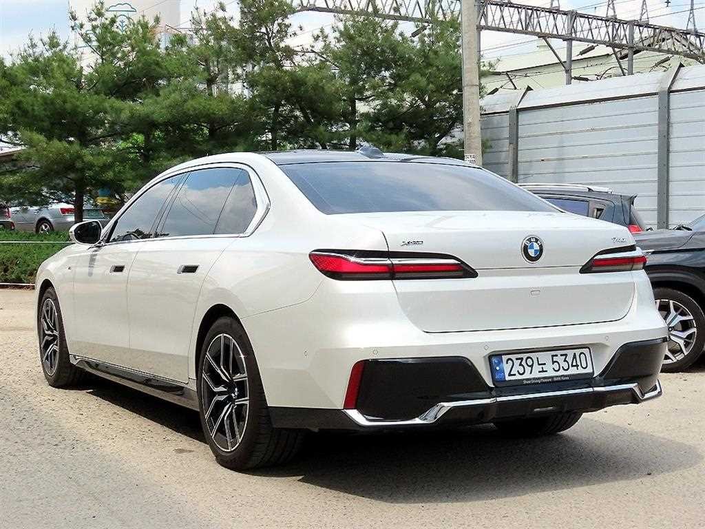 BMW 7시리즈 7시리즈 (G70) 740i sDrive M 스포츠 이미지 3