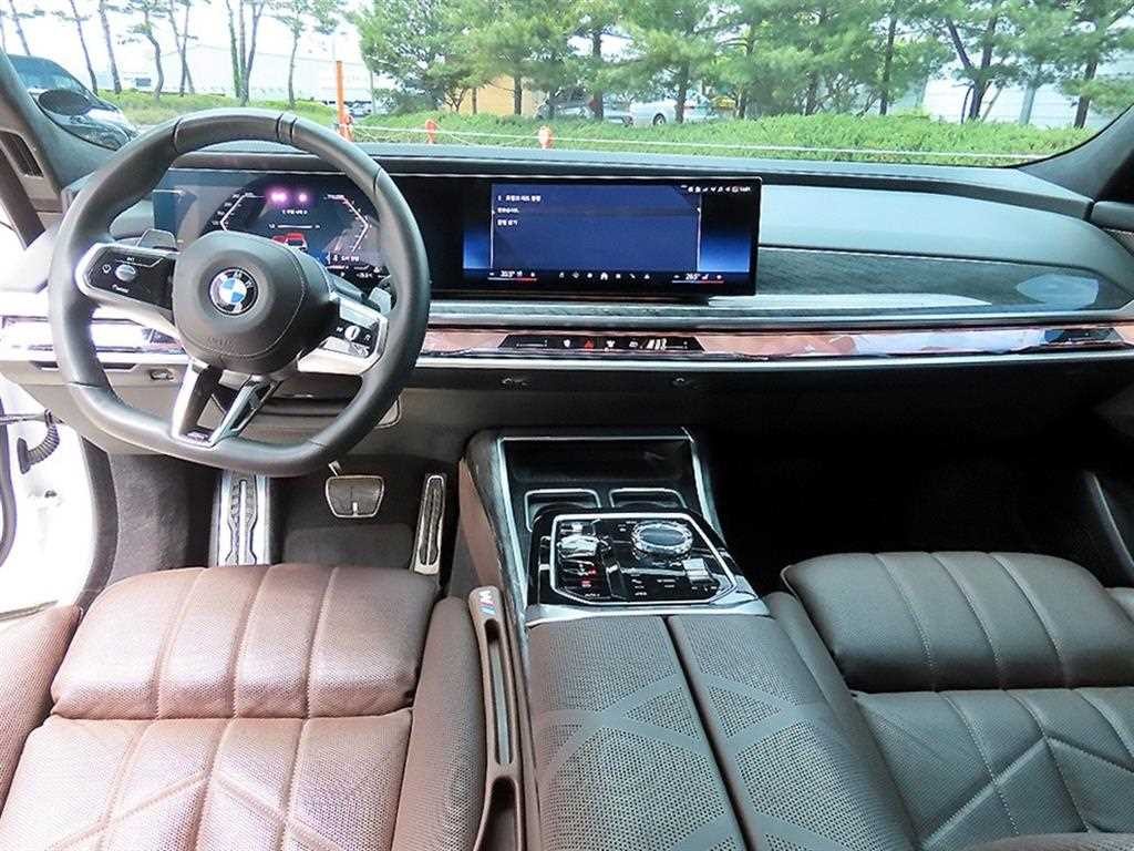 BMW 7시리즈 7시리즈 (G70) 740i sDrive M 스포츠 이미지 7