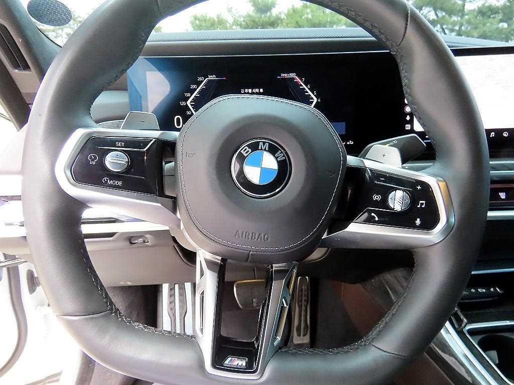 BMW 7시리즈 7시리즈 (G70) 740i sDrive M 스포츠 이미지 8