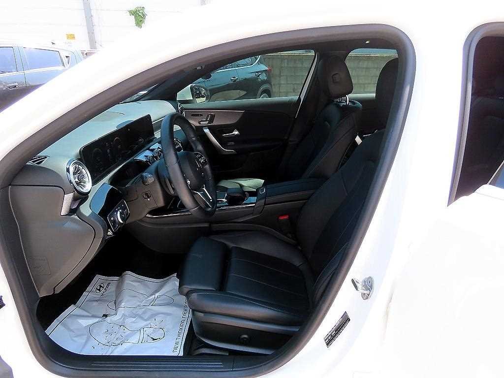 벤츠 A 클래스 A클래스 W177 A220 세단 이미지 5