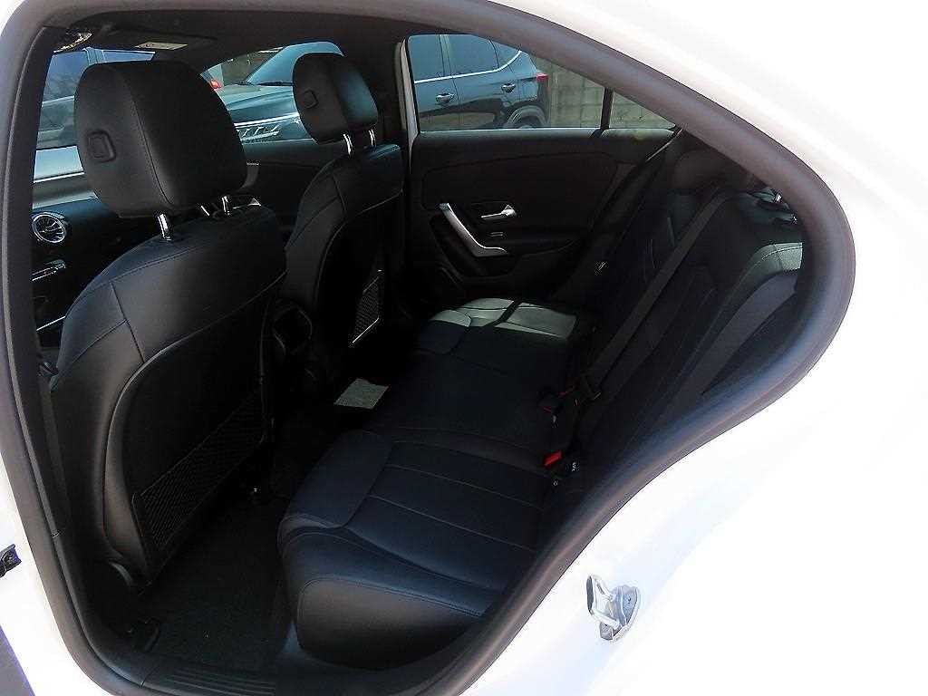 벤츠 A 클래스 A클래스 W177 A220 세단 이미지 6