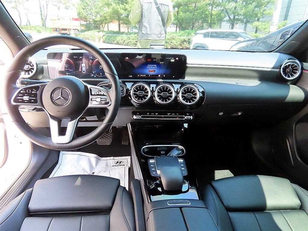 벤츠 A 클래스 A클래스 W177 A220 세단 이미지 7
