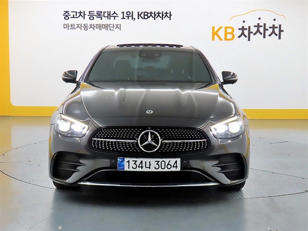 벤츠 E 클래스 E-클래스 W213 E220d 4MATIC AMG라인 이미지 1