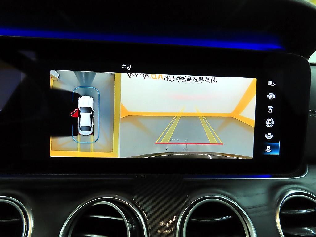 벤츠 E 클래스 E-클래스 W213 E220d 4MATIC AMG라인 이미지 16
