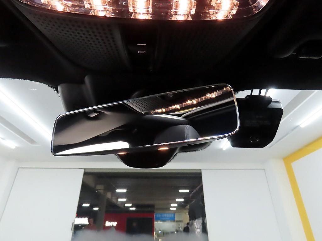벤츠 E 클래스 E-클래스 W213 E220d 4MATIC AMG라인 이미지 17