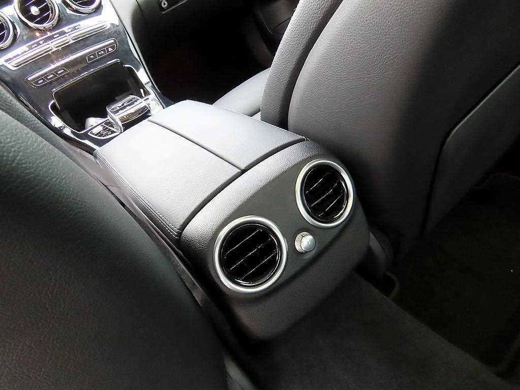 벤츠 C 클래스 C클래스 W205 C200 아방가르드 이미지 17