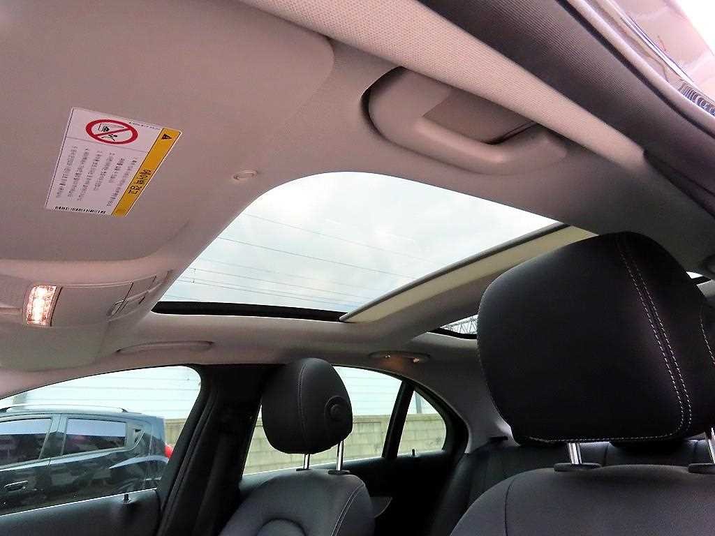 벤츠 C 클래스 C클래스 W205 C200 아방가르드 이미지 18