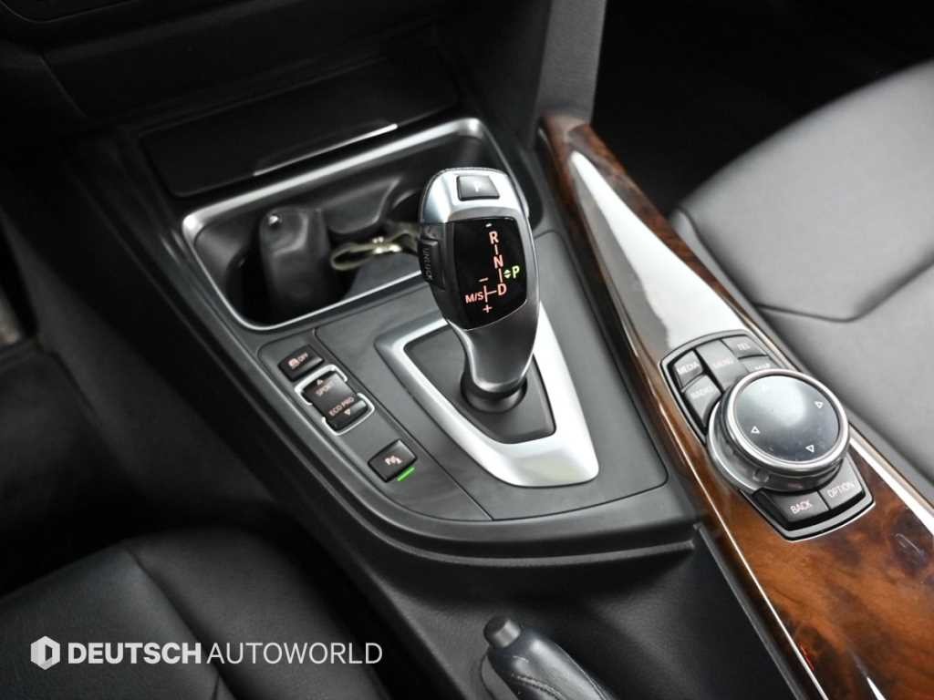 BMW 3시리즈 3시리즈 (F30) 320d 이미지 9