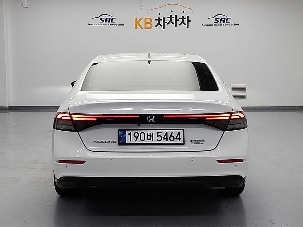 혼다 어코드 어코드(10세대) 2.0 하이브리드 투어링 이미지 3