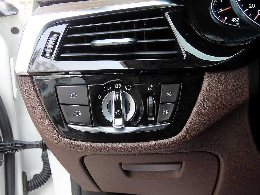 BMW 5시리즈 5시리즈 (G30) 520d xDrive 럭셔리 플러스 이미지 13