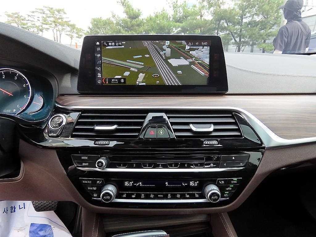 BMW 5시리즈 5시리즈 (G30) 520d xDrive 럭셔리 플러스 이미지 15