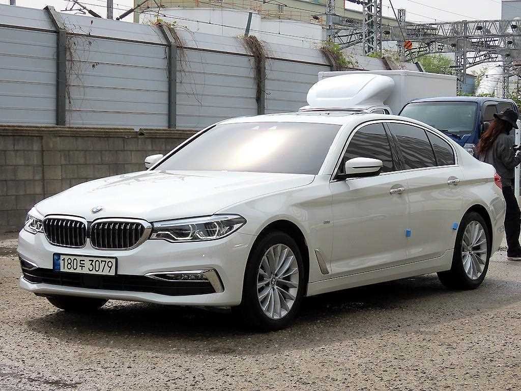 BMW 5시리즈 5시리즈 (G30) 520d xDrive 럭셔리 플러스 이미지 2