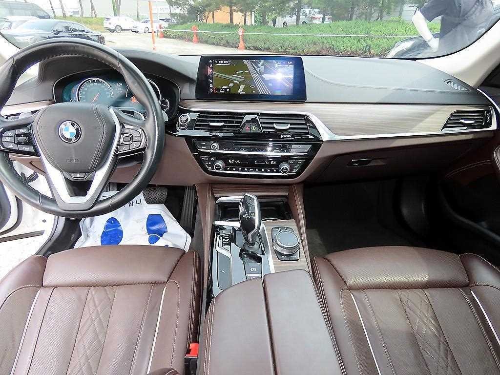BMW 5시리즈 5시리즈 (G30) 520d xDrive 럭셔리 플러스 이미지 7