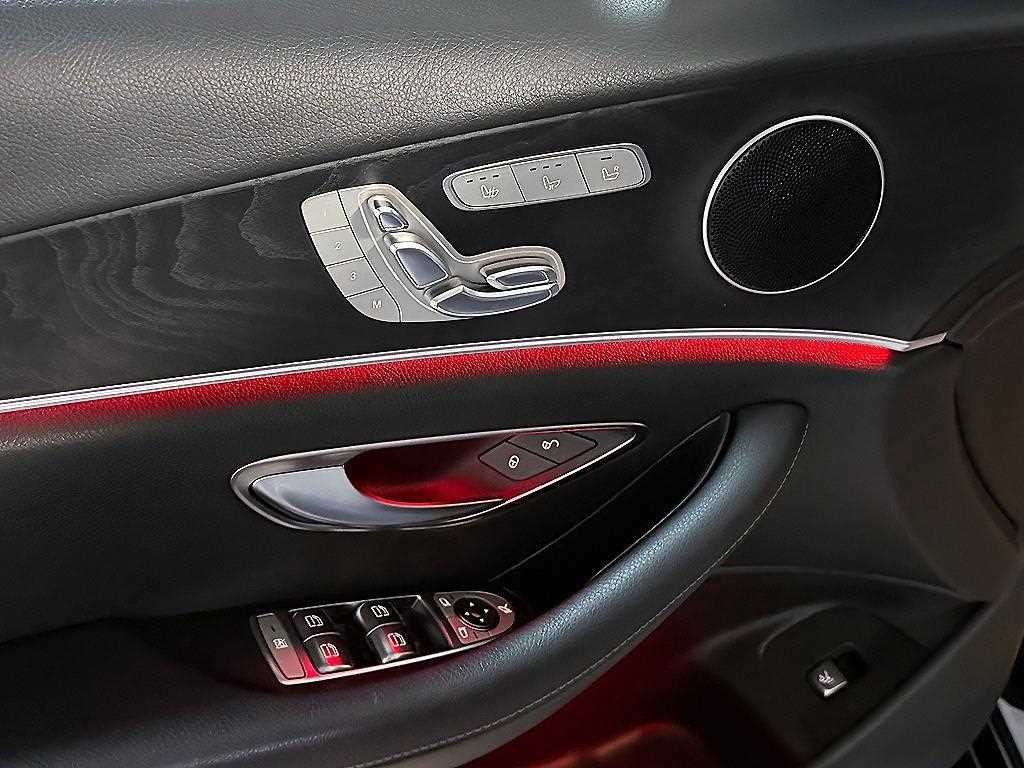 벤츠 E 클래스 E-클래스 W213 E300 아방가르드 이미지 13