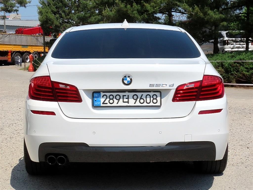 BMW 5시리즈 5시리즈 (F10) 520d M 에어로다이나믹 프로 이미지 4