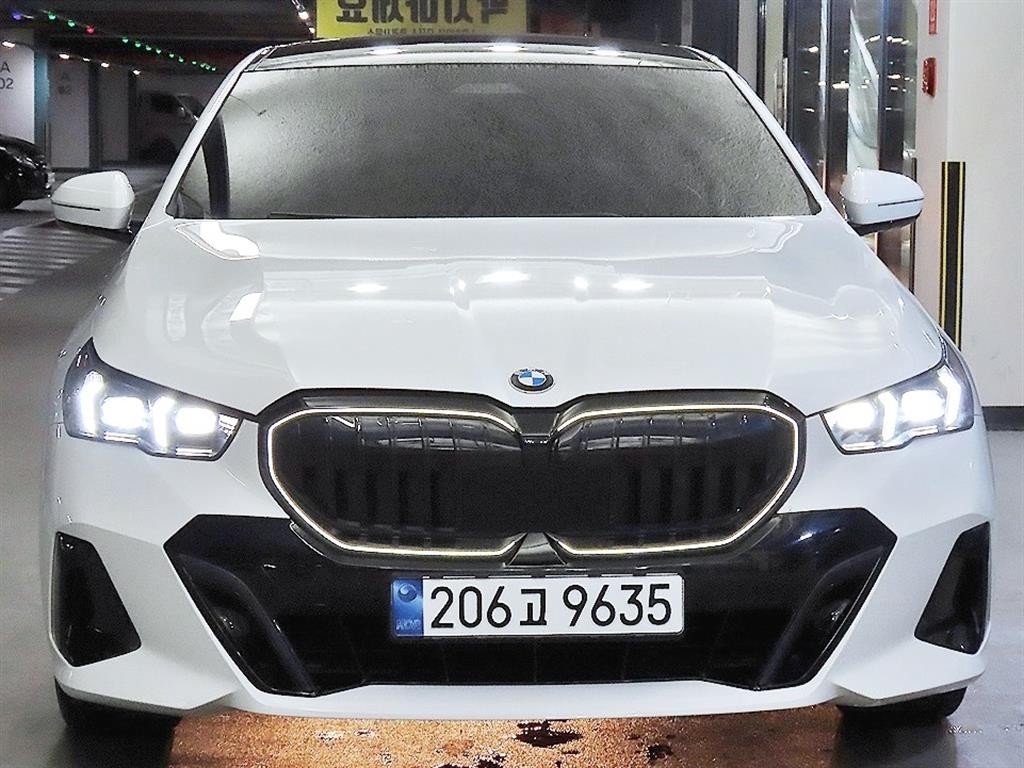 BMW 5시리즈 5시리즈 (G60) 520i M 스포츠 이미지 2