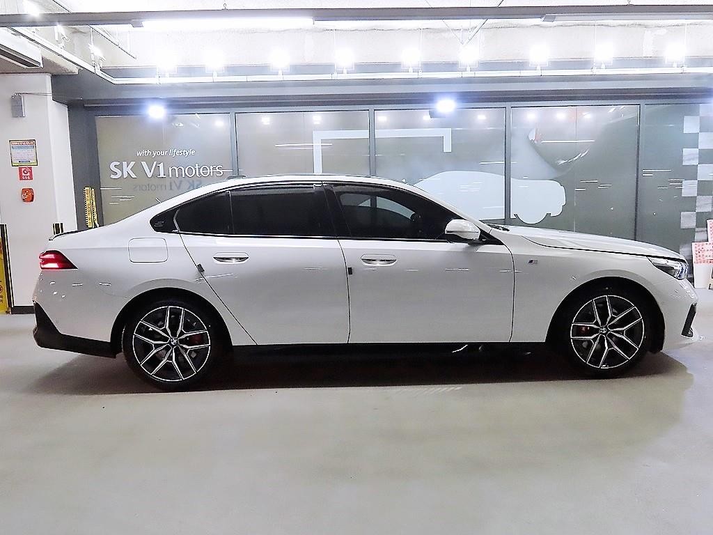 BMW 5시리즈 5시리즈 (G60) 520i M 스포츠 이미지 3