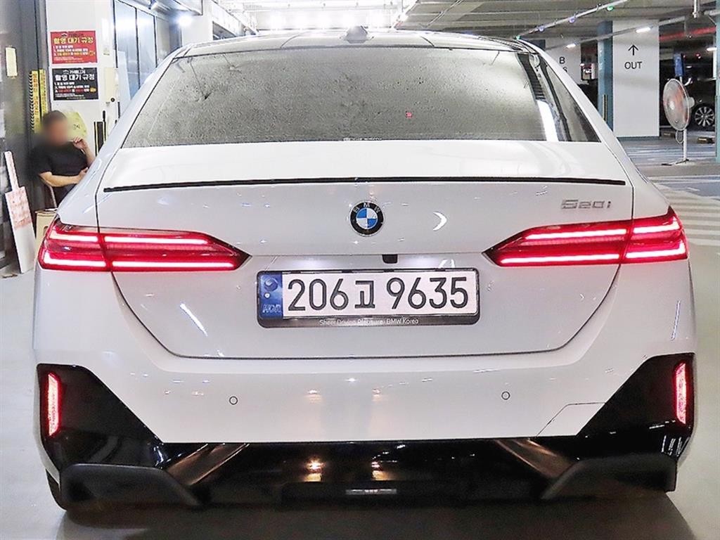 BMW 5시리즈 5시리즈 (G60) 520i M 스포츠 이미지 5