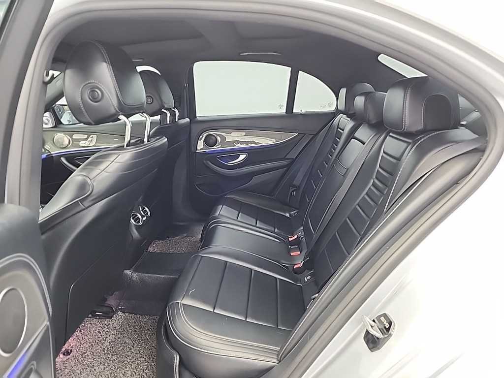 벤츠 E 클래스 E-클래스 W213 E300 4MATIC AMG LINE 이미지 12