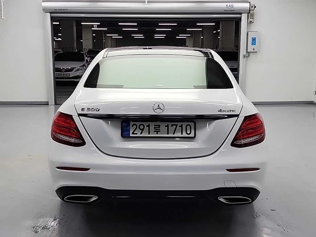 벤츠 E 클래스 E-클래스 W213 E300 4MATIC AMG LINE 이미지 3