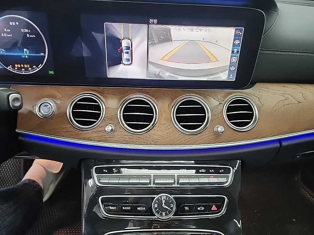 벤츠 E 클래스 E-클래스 W213 E300 4MATIC 익스클루시브 이미지 11