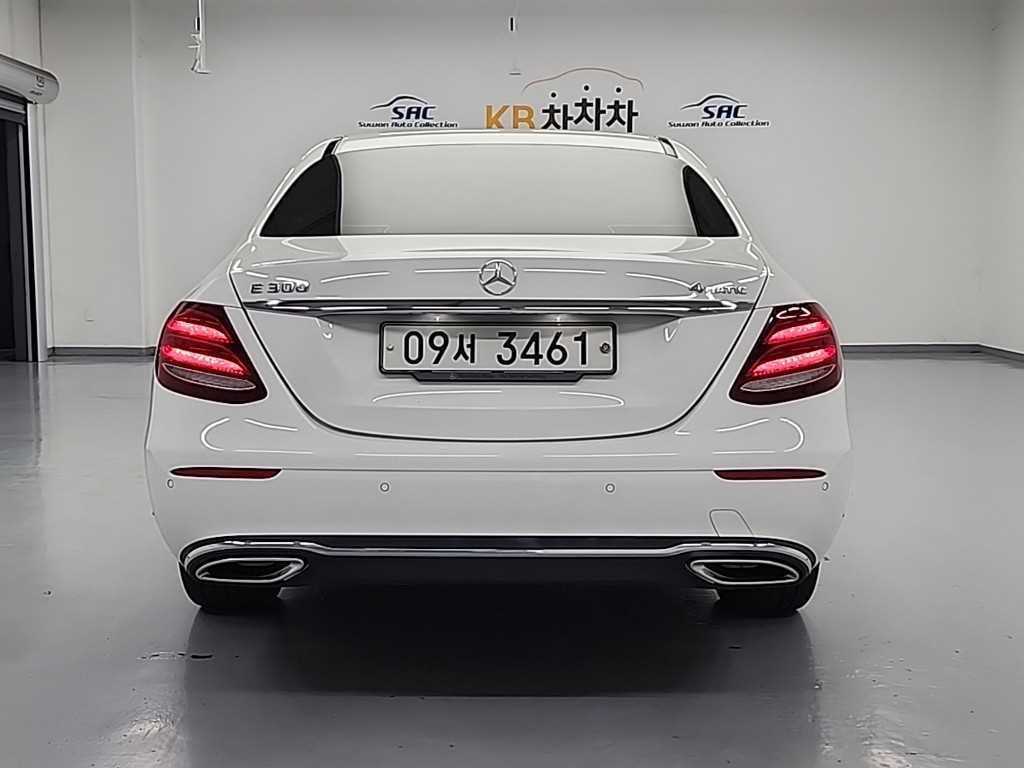 벤츠 E 클래스 E-클래스 W213 E300 4MATIC 익스클루시브 이미지 4