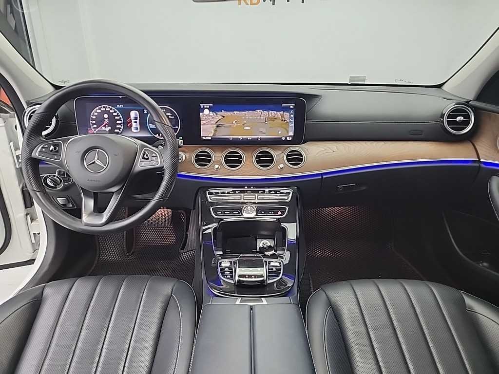 벤츠 E 클래스 E-클래스 W213 E300 4MATIC 익스클루시브 이미지 8