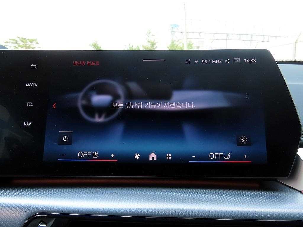 BMW X1 X1 (U11) M35i xDrive 이미지 9
