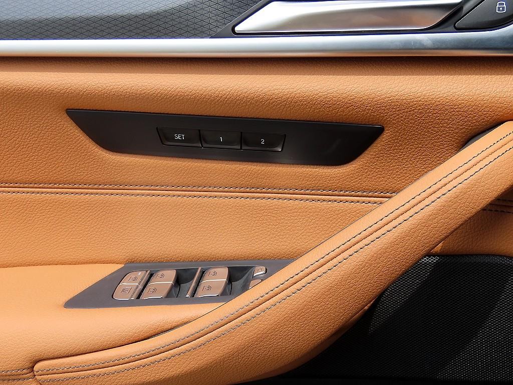 BMW 5시리즈 5시리즈 (G30) 520i M 스포츠 이미지 12